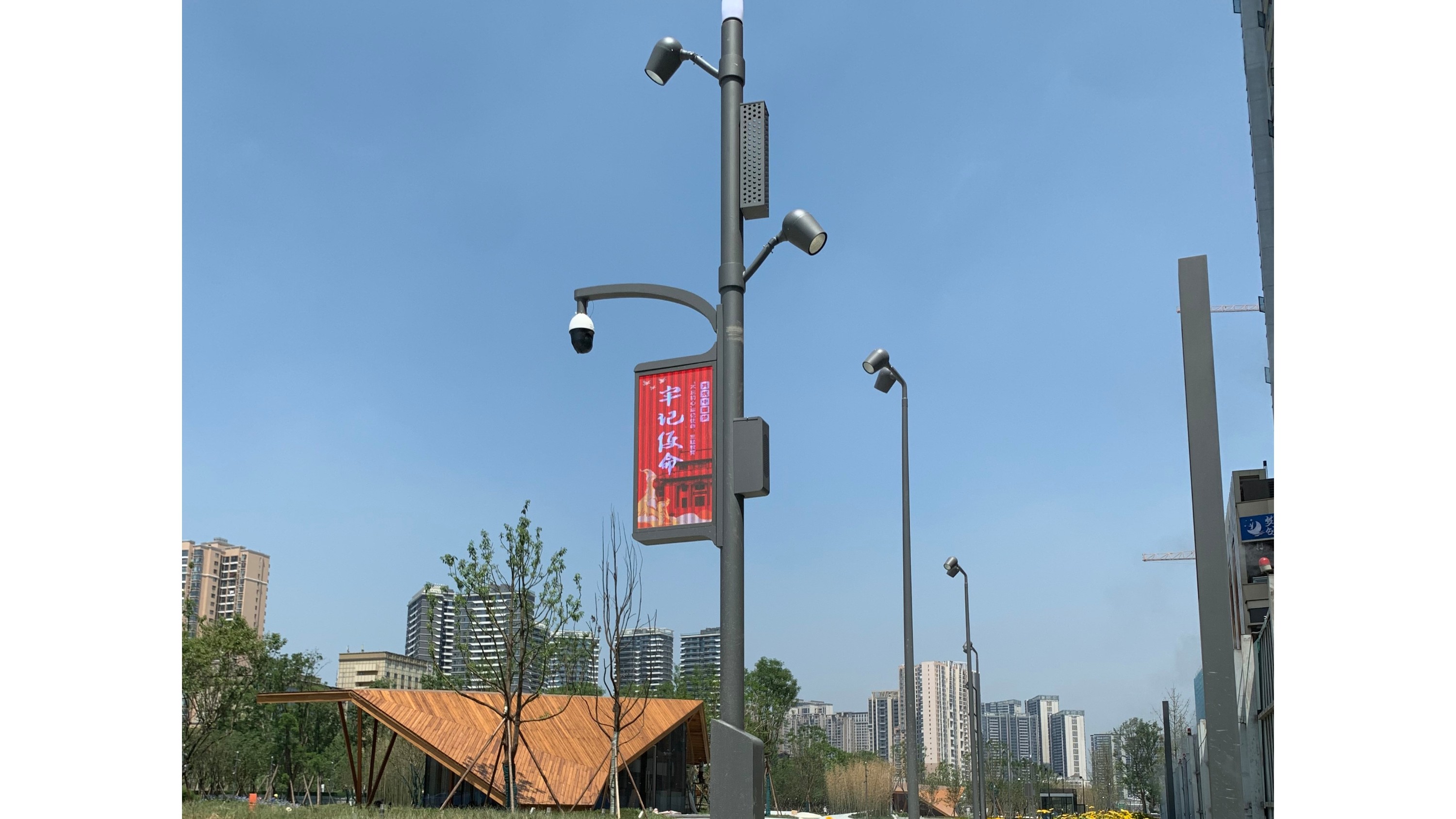 信號燈桿和綜合桿有什么區(qū)別