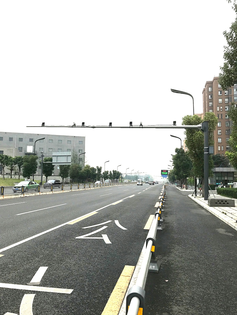 菲尼特監(jiān)控立桿