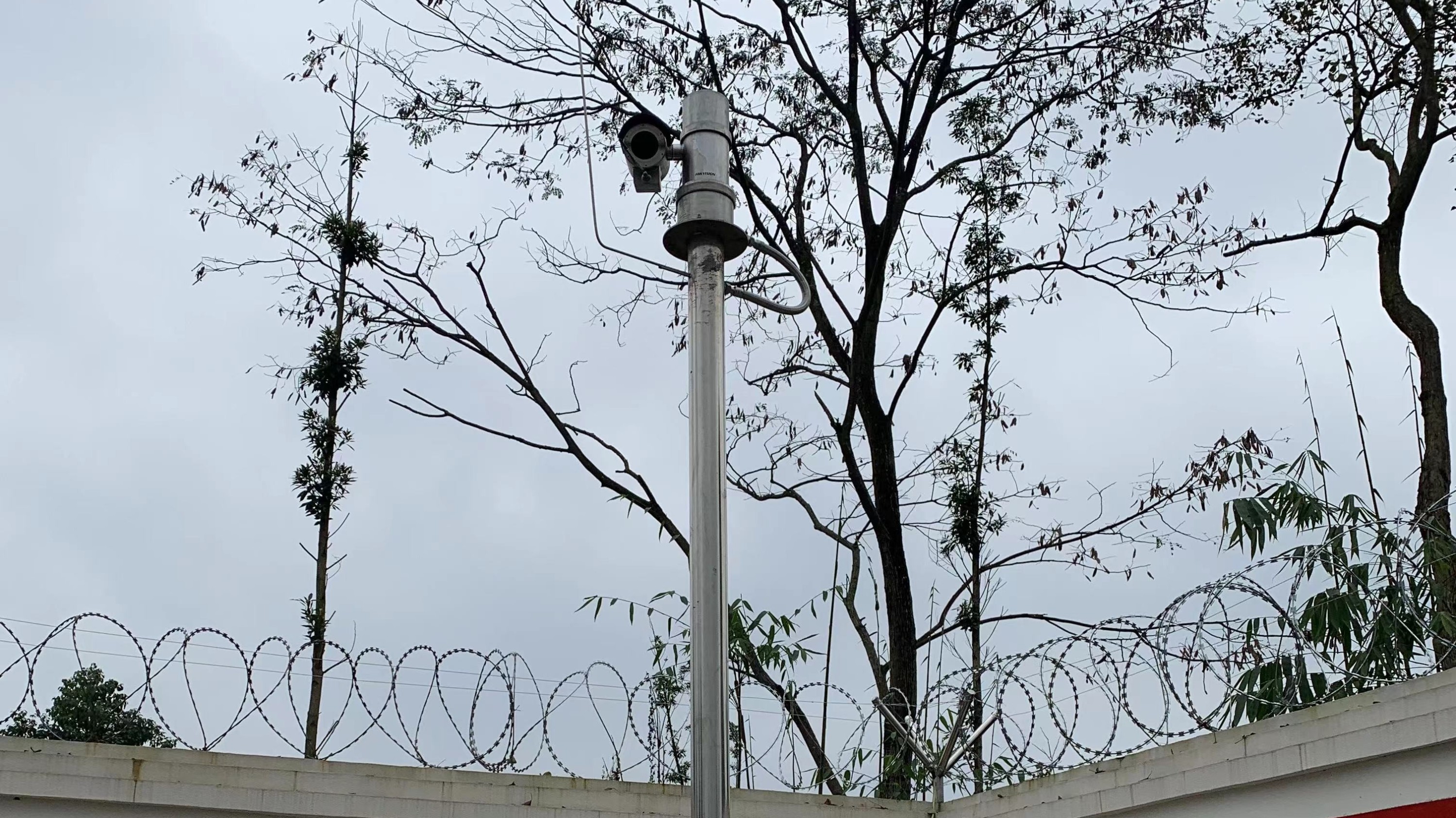 四川防爆桿生產(chǎn)工廠監(jiān)控桿成都公司