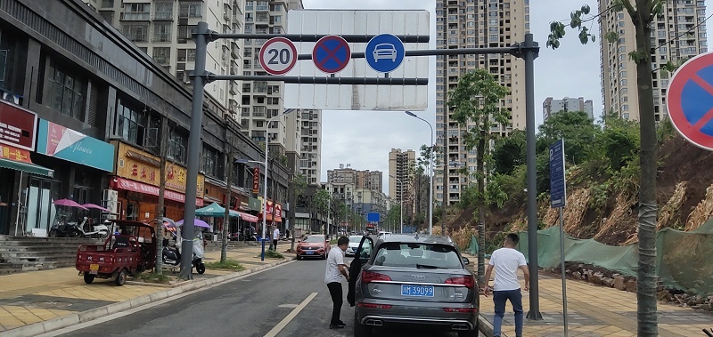 菲尼特道路標(biāo)識(shí)牌桿
