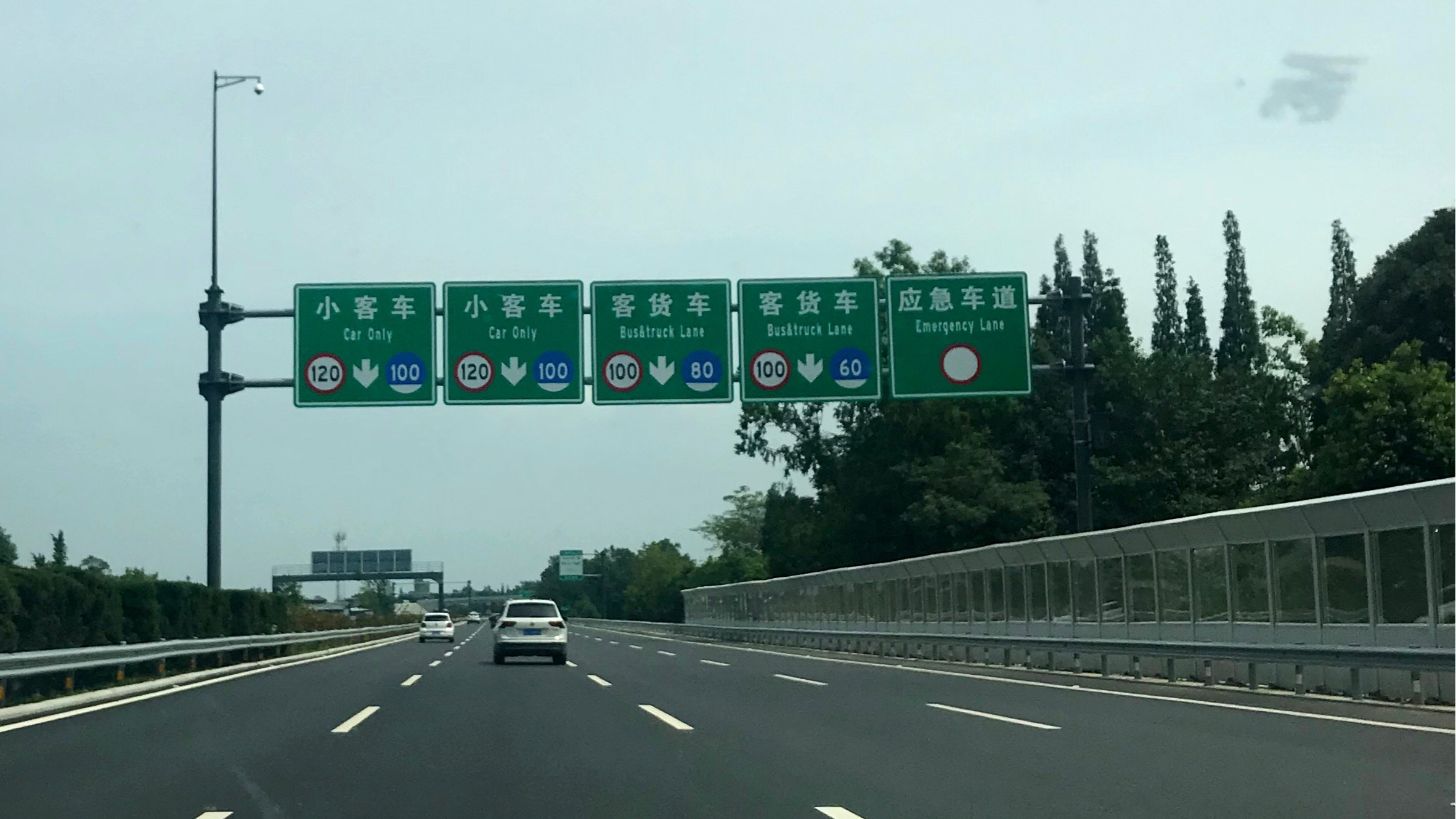 成都標(biāo)識(shí)牌桿批發(fā)工廠在哪