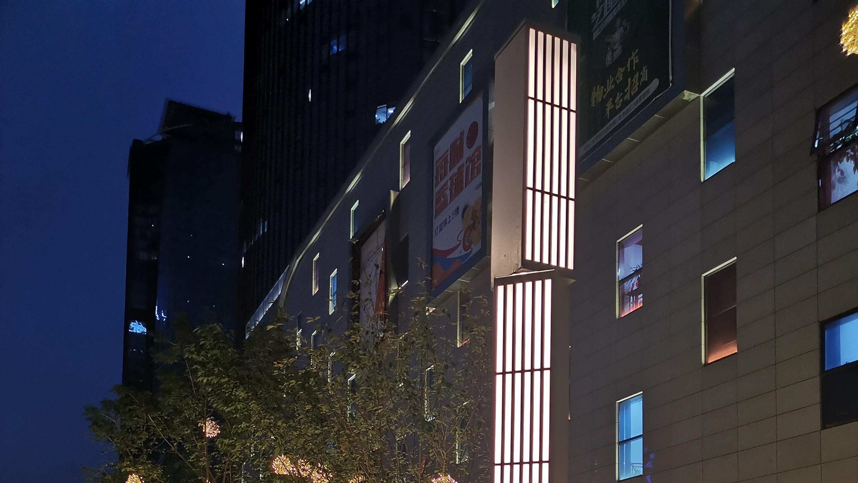 庭院燈廠家為您簡約、歐式古典、中式傳統(tǒng)庭院燈