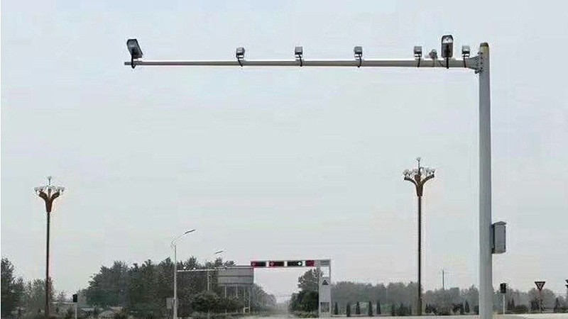 四川哪里定制電子警察桿