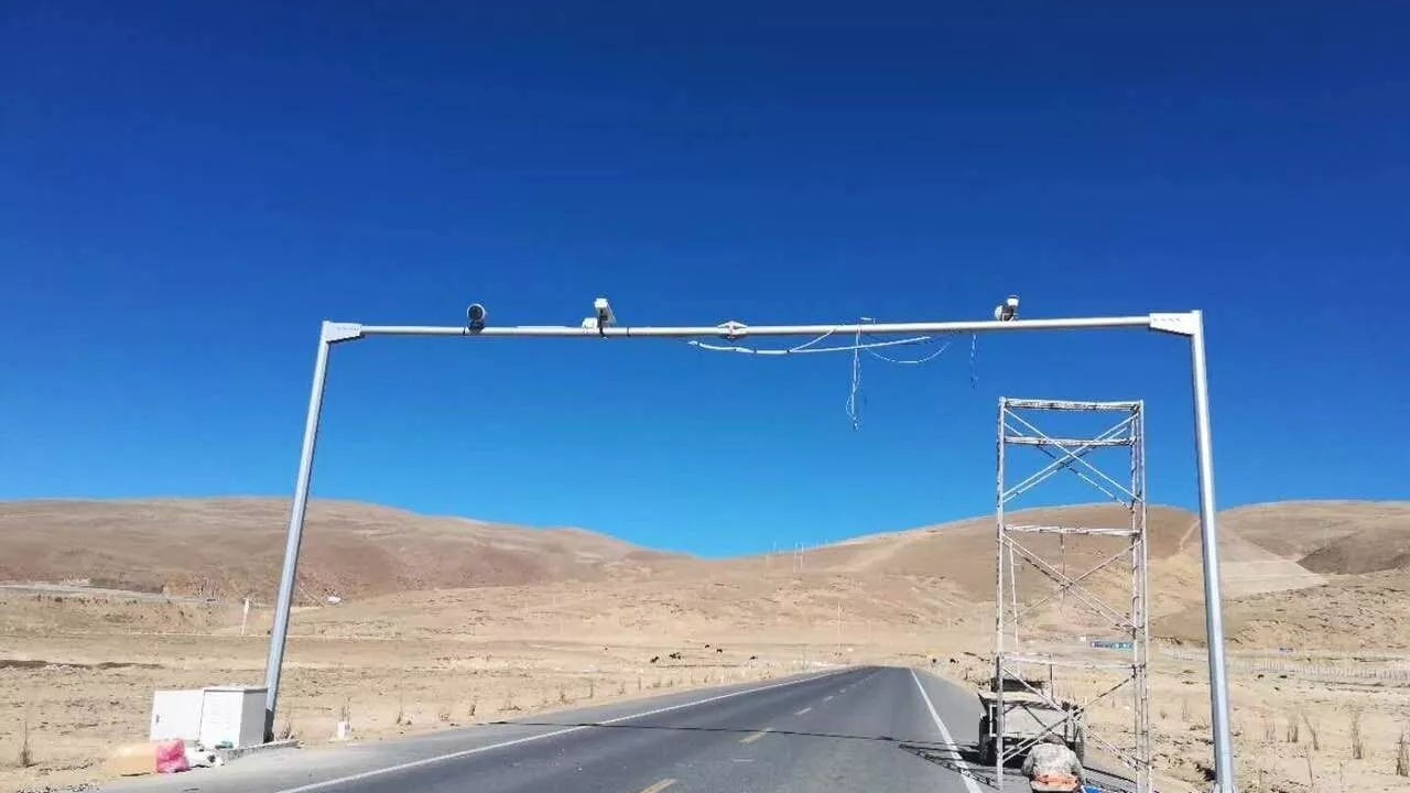 菲尼特卡口立桿扎根4800米雪域高原