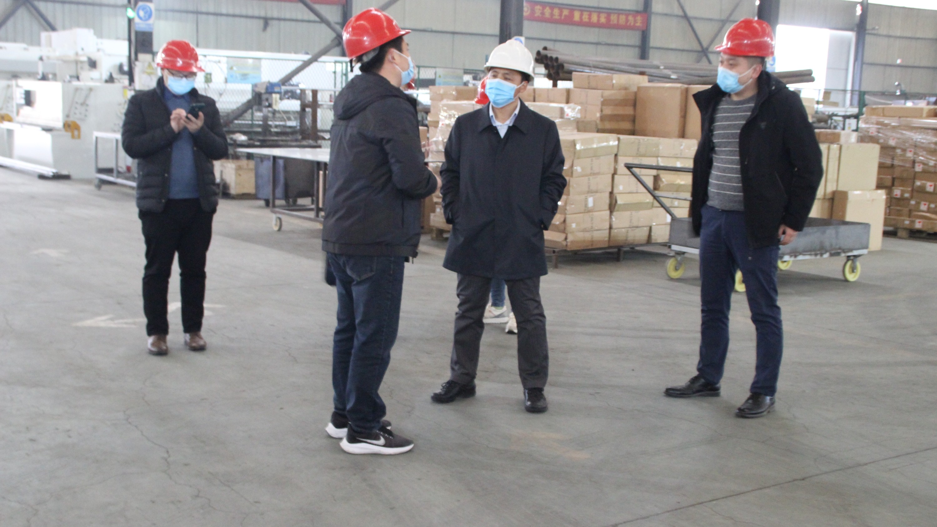 榮獲專精特新認(rèn)證|青白江副區(qū)長沈偉一行蒞臨四川菲尼特考察交流工作